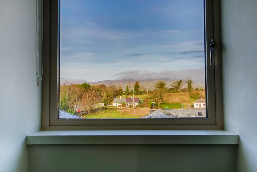 The Red Cottage & Stables Sligo Buitenkant foto