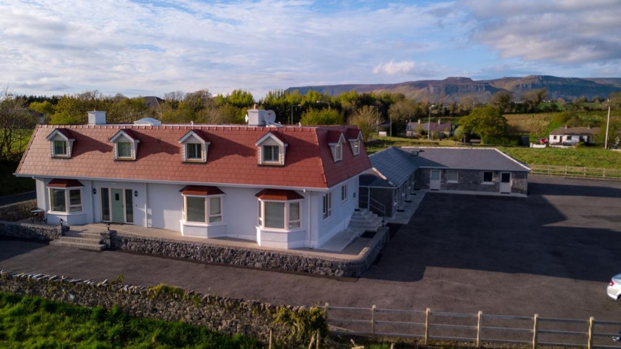The Red Cottage & Stables Sligo Buitenkant foto