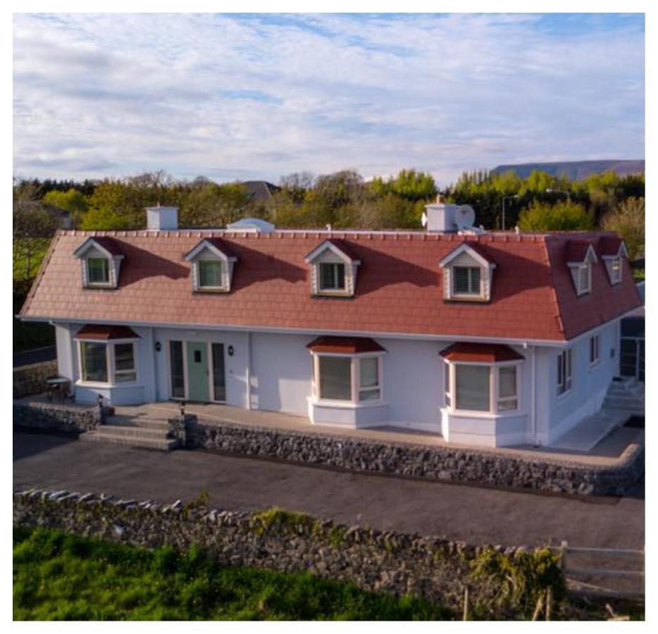 The Red Cottage & Stables Sligo Buitenkant foto